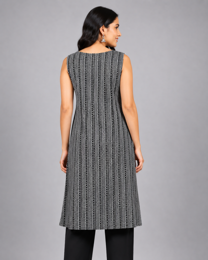 Women Black & White Printed Straight Kurti