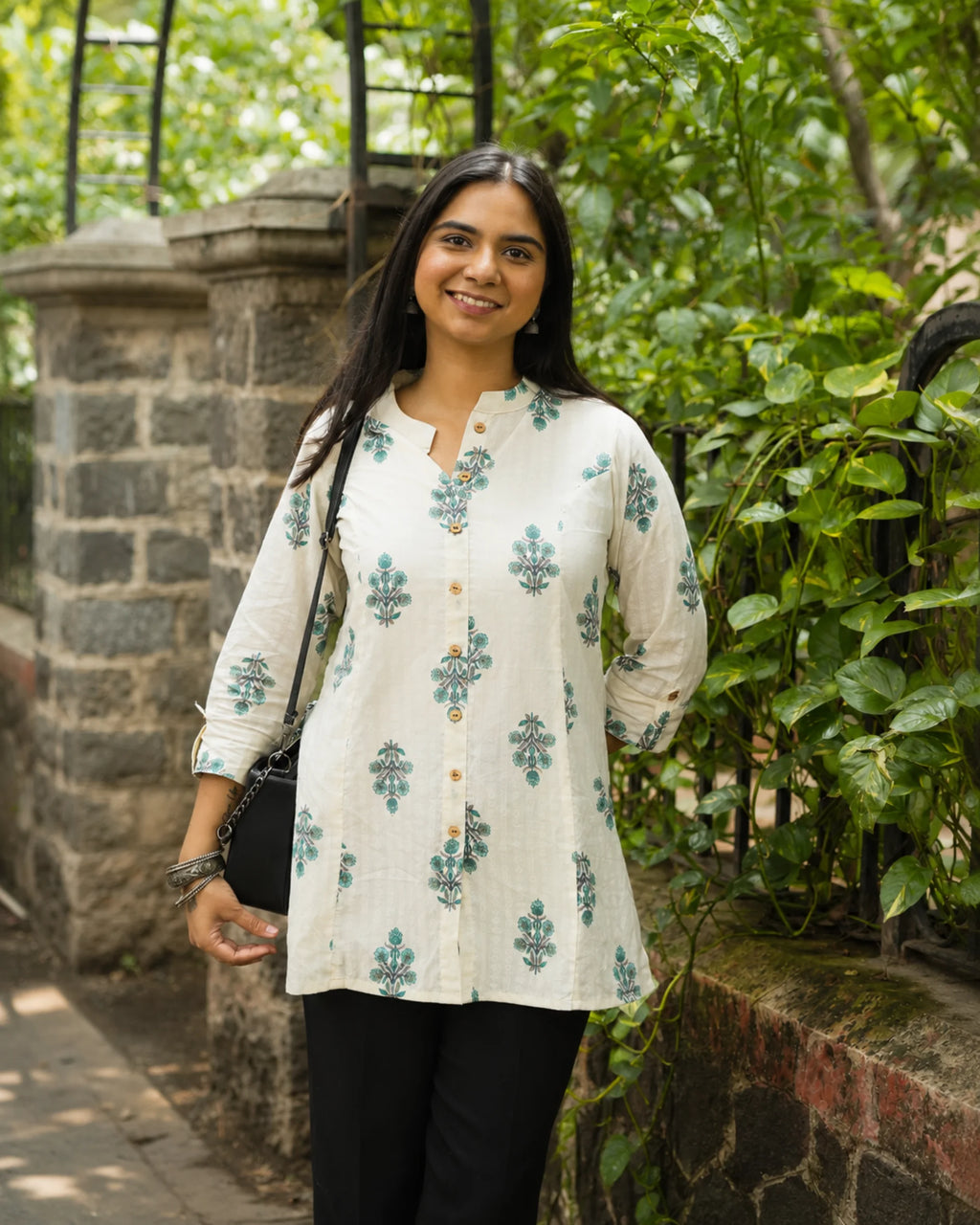 Off White Floral Kurti - M - Kurti