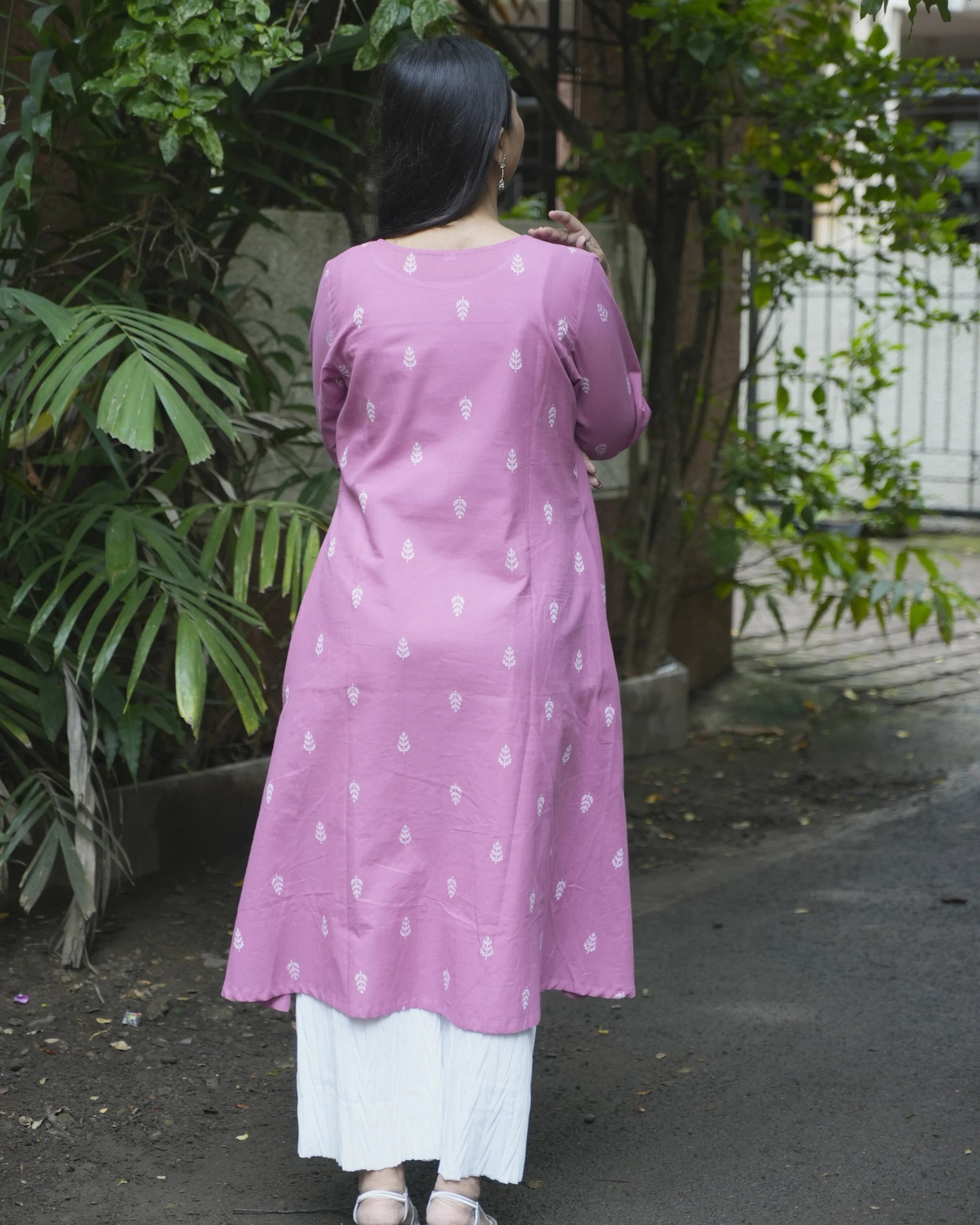 Women’s Pink Leaf Printed A-Line Kurti - Kurti